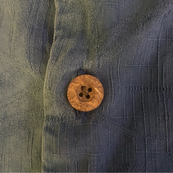 Tommy Bahama Men's Blue Shirt XL GUC - Picture 3 of 5
